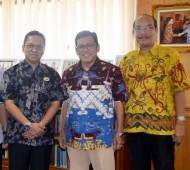 Pemberian Beasiswa YKMM & Kerjasama Pengembangan Potensi SIswa SMA/SMK Se-Kota Semarang