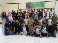 foto bersama peserta, panitia dan tim training
