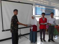 simbolis pemberian beasiswa