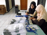 bagian administrasi dan penerima siswa