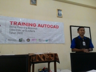 Pengarahan yang sedang dilakukan oleh Trainer kepada Siswa/Siswi