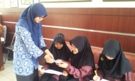 proses pemberian beasiswa di SMAN 3 Sukabumi, sebelum proses pemberian beasiswa dilakukan, para siswa diberikan bimbingan terlebih dahulu oleh para koordinator ?#?SalamSatuJiwa?