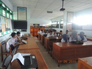 Anak Asuh sedang mendengarkan Mentoring yang diberikan oleh Koordinator